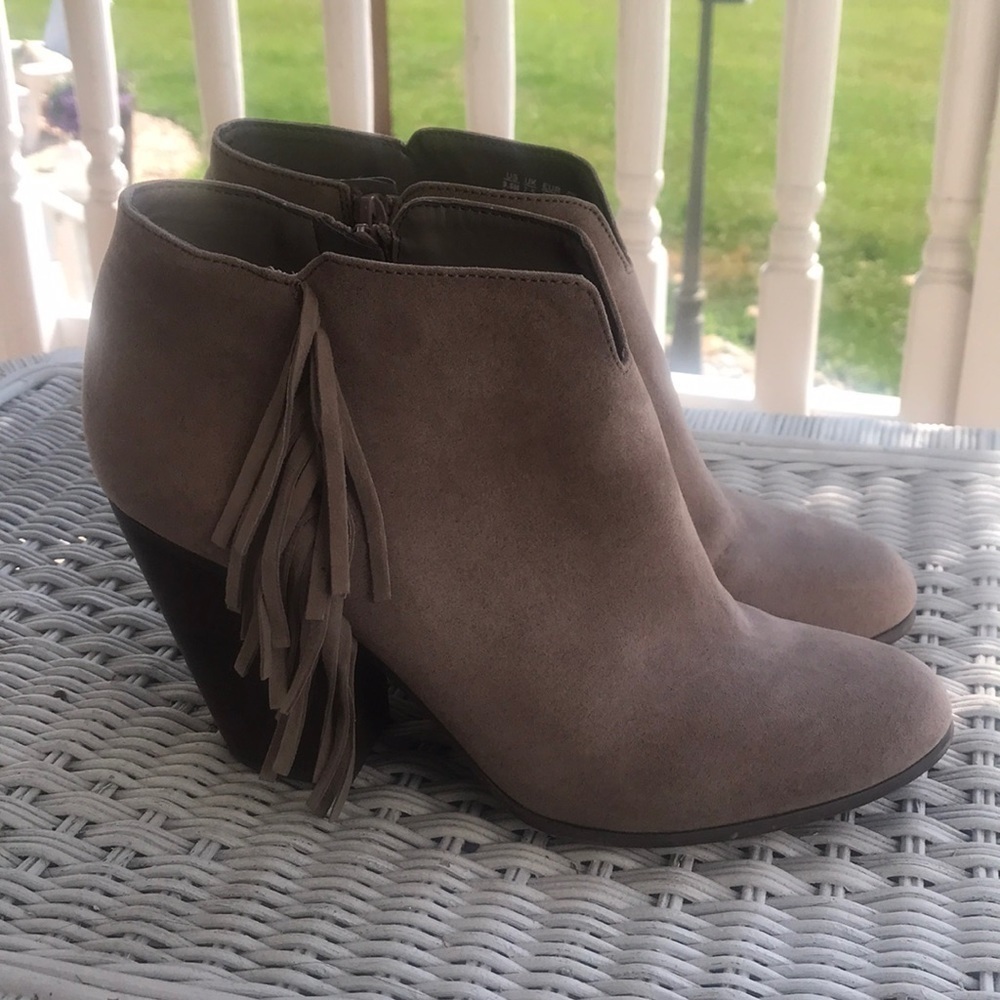 Carlos Santana brand size 9.5M zipper closure leather booties with block heel